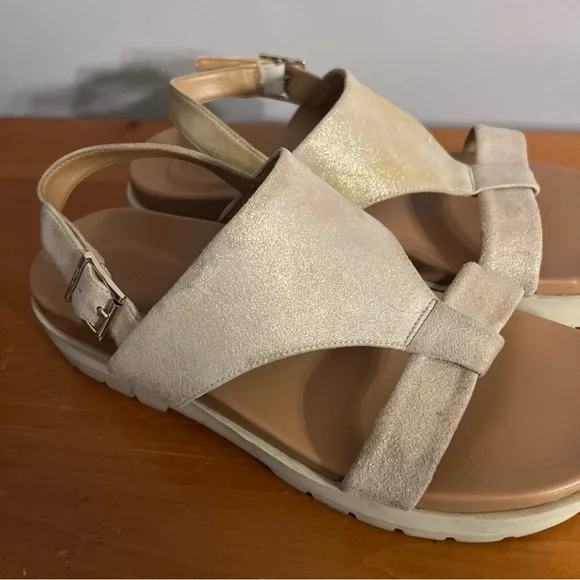 Vionic Alondra Lug
Ankle Sandals - Women's Cream Sandals - Picture 3 of 7